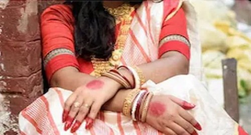 మహిళను బురిడీ కొట్టించిన మోసగాళ్లు
