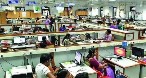 క్రికెట్ బెట్టింగ్ పై పోలీసుల దాడి
