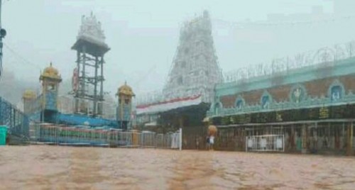 భారీ వర్షాలతో టీటీడీ కి రూ 4 కోట్లకు పైగా నష్టం

