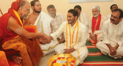  జ‌గ‌న్ నామినేష‌న్‌కు శారదా పీఠాధిప‌తి ముహూర్తం ఖ‌రార్‌