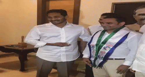 రెండు రోజులకే వైసీపీలో చేరడంతో షాక్