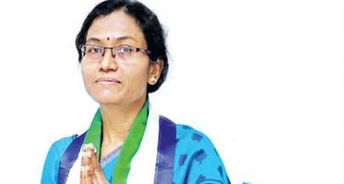 దూసుకుపోతున్న వైసీపీ అభ్యర్థి
