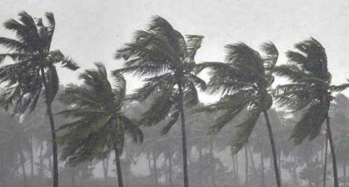 తుఫాన్ ఎఫెక్ట్... అక్కడ భారీ వర్షాలు
