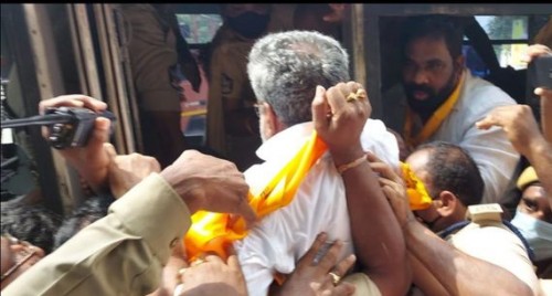 కాకినాడ లో ఉద్రిక్తత
