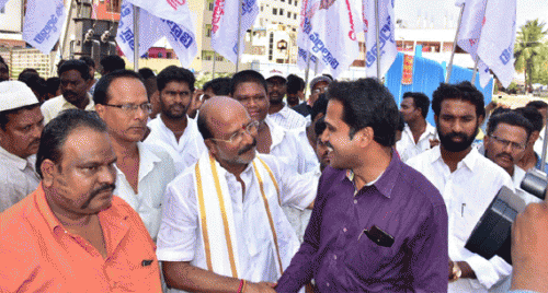 ప్ర‌జాభీష్టం మేర‌కే పాల‌న సాగిస్తా... పాద‌యాత్ర‌లో కోరాడ విజ‌య్‌కుమార్‌