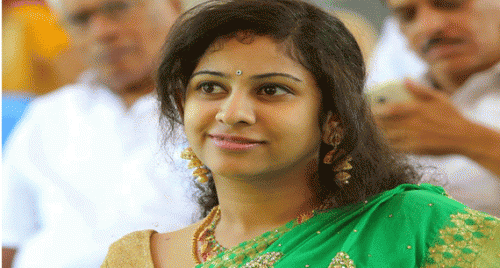 బాబుని బ్లాక్‌మెయిల్ చేసేందుకు యామిని ఈ ప‌నిచేసిందా?