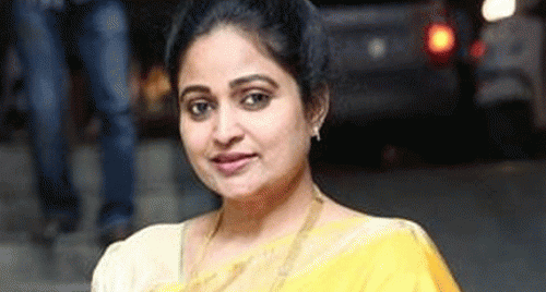 టీడీపీ అధికార ప్రతినిధి దివ్యవాణి సంచలన వ్యాఖ్యలు