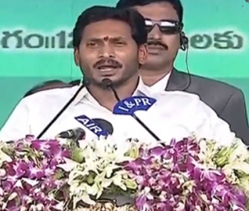 పెన్షన్ ను రూ 2250లకు పెంచుతూ జగన్ తొలి సంతకం