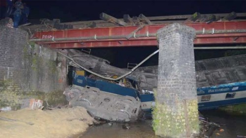 పట్టాలు తప్పిన రైలు