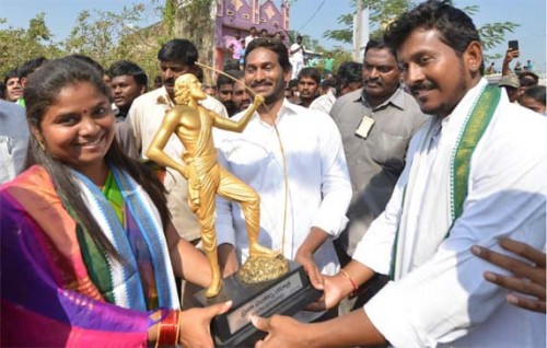 కురుపాం నియోజకవర్గంలో కొనసాగుతోన్న జగన్ పాదయాత్ర
