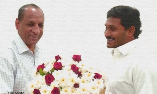గవర్నరును కలిసిన సీఎం జగన్