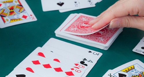 పేకాట శిబిరం పై పోలీసుల దాడి
