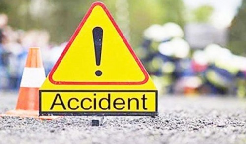 రెండు లారీలు ఢీకొని ముగ్గురు మృతి