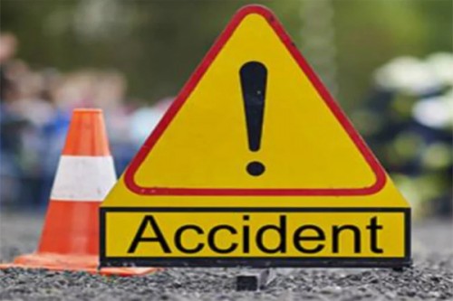 పెడమనపురంలో వృద్ధురాలిని ఢీకొన్న లారీ