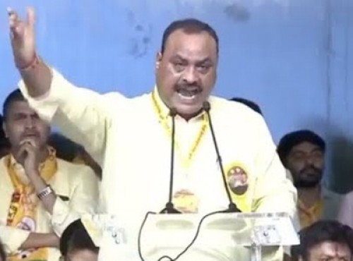 టెక్కలిలో మంత్రి అచ్చెన్నాయుడు వెనుకంజ