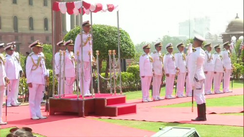 నేవీ చీఫ్‌గా వైస్‌ అడ్మిరల్‌ కరంబీర్‌ సింగ్‌ 