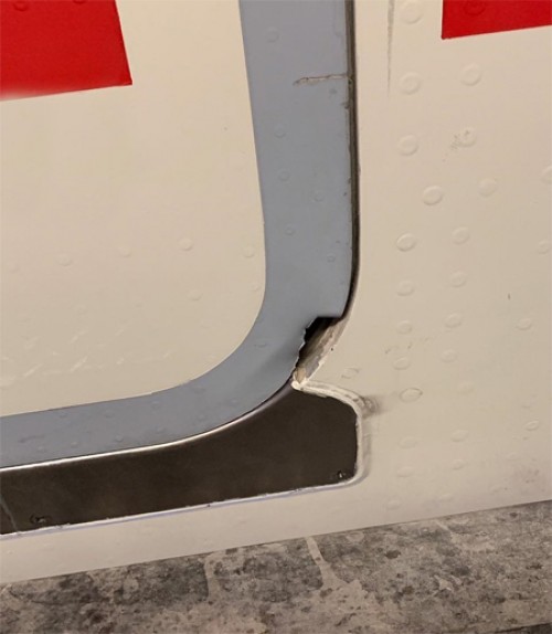 ఎయిర్ ఇండియా విమానం డోర్ కు రంధ్రం