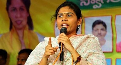 పోలింగ్ జరుగుతున్న తీరుపై మంత్రి భూమా అఖిలప్రియ ఆగ్రహం 