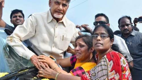 ప్రజావేదికను పరిశీలించిన చంద్రబాబు