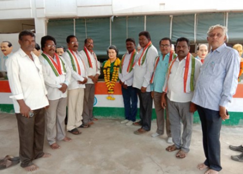 ఇందిరాగాంధీ సేవలు ఆదర్శనీయం: పీసీసీ కార్యదర్శి