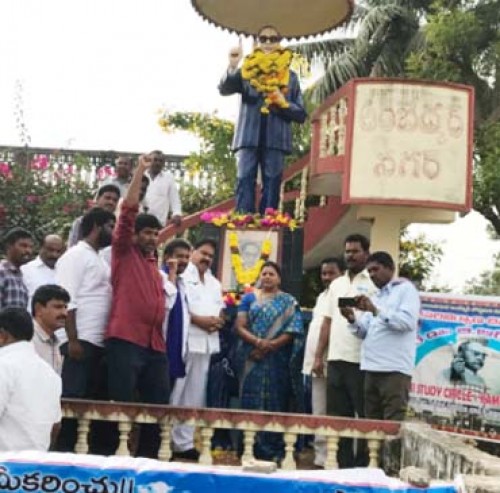 రాజ్యాంగ నిర్మాత అంబేద్కర్ కు ఘ‌న‌ నివాళి