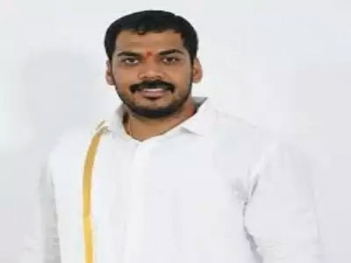 కనకదుర్గమ్మను దర్శించుకున్న మంత్రి అనిల్ 