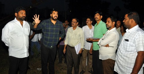 ఇళ్లను పరిశీలించిన మంత్రి అనిల్