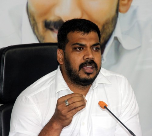 ప్ర‌భుత్వ‌మే రైతుల ధాన్యాన్ని కొనుగోలు చేస్తుంది : 