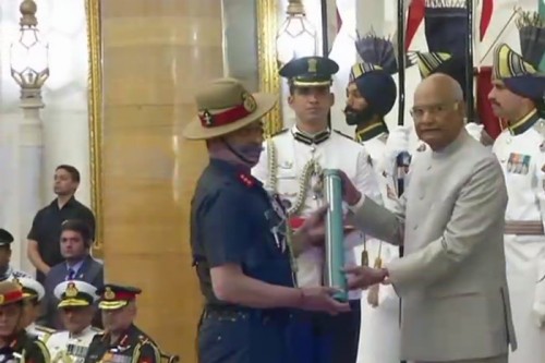 లెఫ్టినెంట్ జ‌న‌ర‌ల్ అనిల్ కుమార్‌కు ఉత్త‌మ యుద్ధ‌ సేవా మెడ‌ల్‌