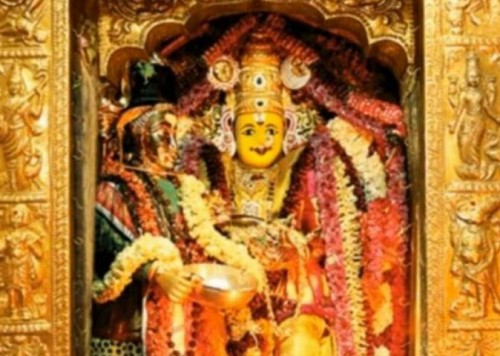  నాలుగో రోజు అన్నపూర్ణాదేవిగా భక్తులకు దర్శనమిస్తున్న   అమ్మవారు