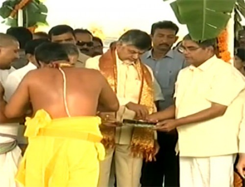 రాజధాని నిర్మాణంలో ర్యాఫ్ట్‌ ఫౌండేషన్‌ పనులను ప్రారంభించిన సీఎం చంద్రబాబు