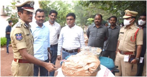 ఏసీ రైలు బోగీల ద్వారా స్మగ్లింగ్‌