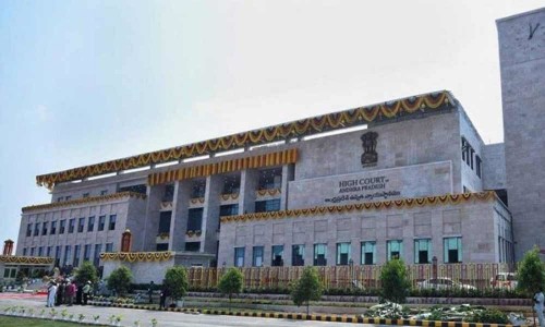 ఆరుగురు జిల్లా న్యాయమూర్తుల బదిలీ