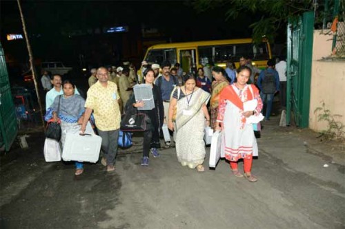 అర్ధరాత్రి ఒంటి గంట వరకు పోలింగ్