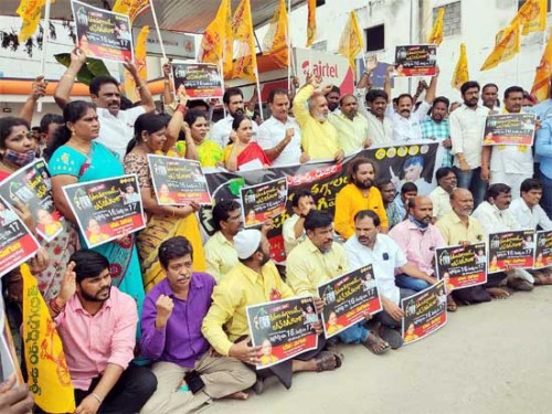 రాష్ట్ర వ్యాప్తంగా పెట్రోల్‌ బంకుల వద్ద తెదేపా నిరసనలు