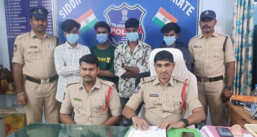 అర్ధరాత్రి దొంగలు హల్ చల్