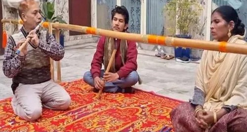 బలవంతంగా వ్యభిచార రొంపిలోకి..