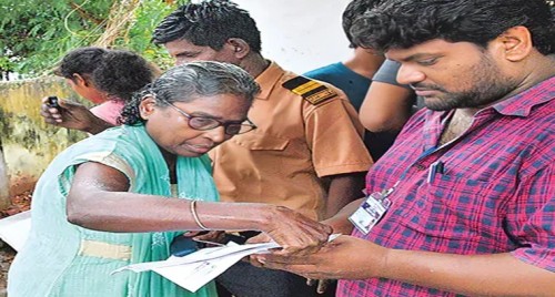 15 అడుగుల త్రాచు పాము హల్ చల్..