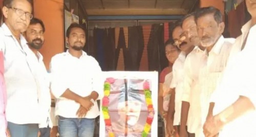 'హిజాబ్' పై రాజకీయం తగదంటూ ముస్లిం విద్యార్థినీలు నిరసన