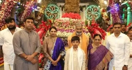 పుల్లేరు కాలువలో మొసలి సంచారం.. భయాందోళనలో గ్రామస్తులు