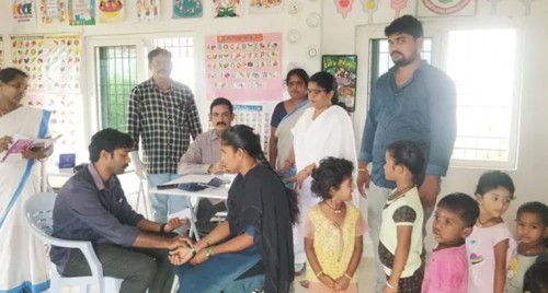 పే రివిజన్ కాదు పే రివర్షన్ కమిషన్ అంటూ నినాదాలు