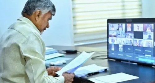 గ్యాస్ లీకై తల్లీ, పిల్లలకు తీవ్ర గాయాలు