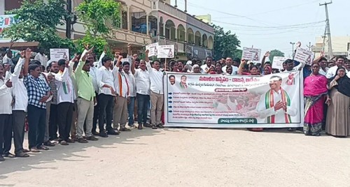 సినిమా ఛాన్స్  పేరుతో యువతులను వ్యభిచారంలోకి..