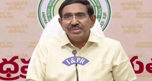 రైల్వే ట్రాక్‌పై అతిదారుణమైన స్థితిలో యువతి మృతదేహం