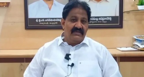 ఇంటిపన్ను కట్టలేదని తాళం వేసిన అధికారులు!
