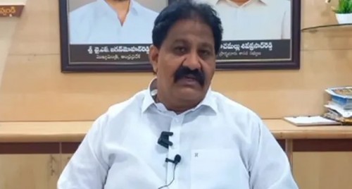 ఇంటిపన్ను కట్టలేదని తాళం వేసిన అధికారులు!