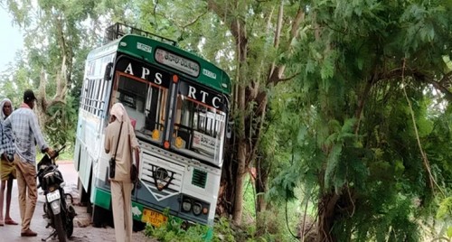 ఎమ్మెల్యే సారథి వ్యాఖ్యలకు కౌంటరిచ్చిన రాజేంద్రప్రసాద్