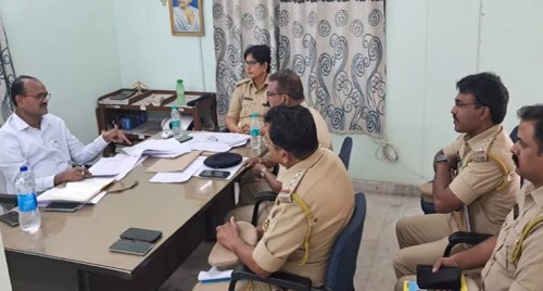 గన్నవరం విమానాశ్రయం వద్ద హై డ్రామా