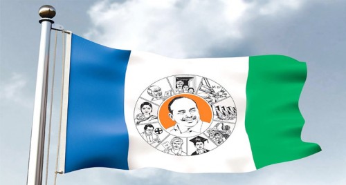 పోలీసుల సాహసం..నదిలో దూకిన యువతిని కాపాడిన వైనం