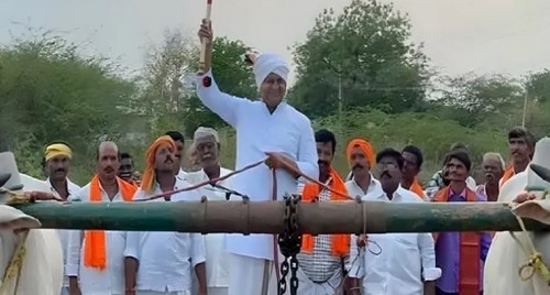 నెల్లూరు జిల్లా కలెక్టరేట్ వద్ద కార్మికుల ఆందోళన